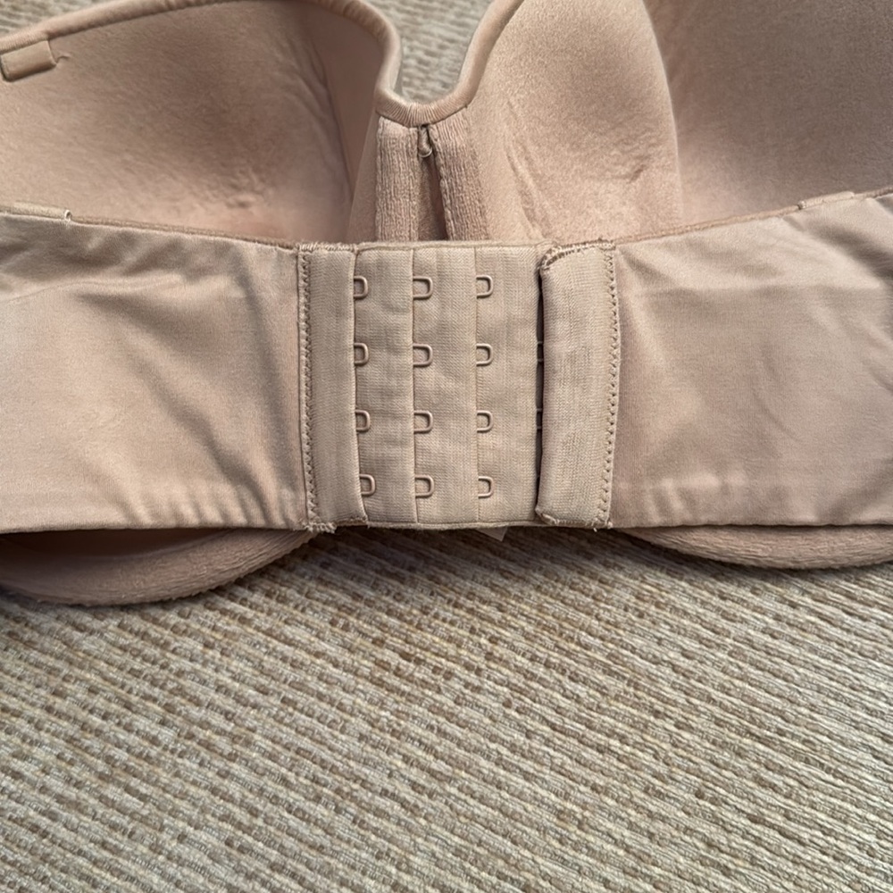 Victoria’s Secret body by Victoria strapless bra - Picture 4 of 7